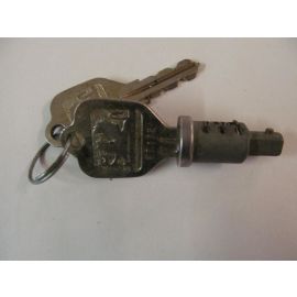 Lock cylinder for the doors with two keys